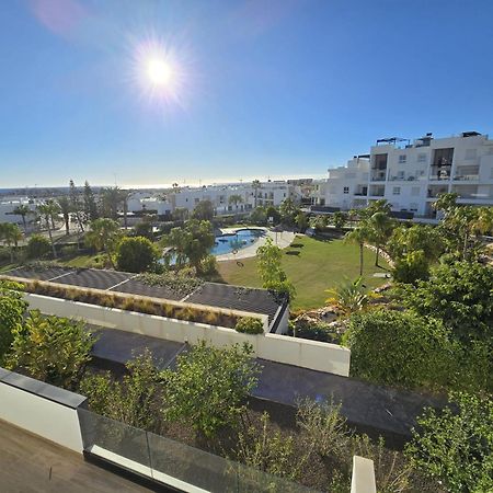 Nice 2 Bedroom Bali Apartment With Sea Views Торрев'єха Екстер'єр фото