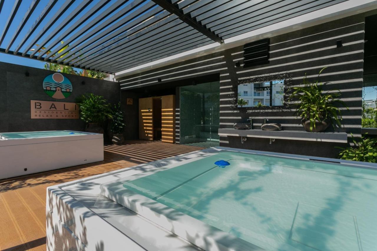Nice 2 Bedroom Bali Apartment With Sea Views Торрев'єха Екстер'єр фото