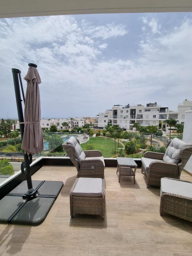 Nice 2 Bedroom Bali Apartment With Sea Views Торрев'єха Екстер'єр фото