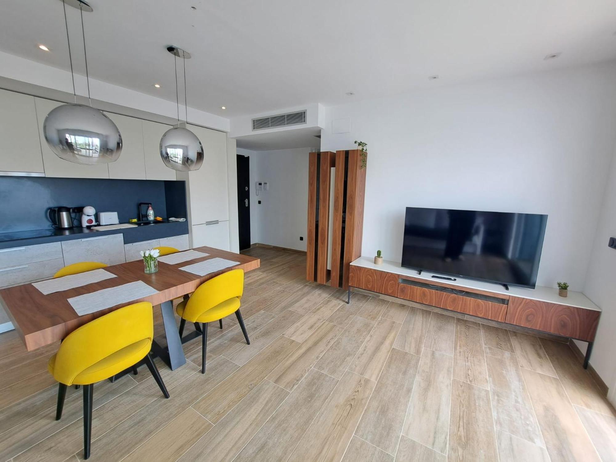 Nice 2 Bedroom Bali Apartment With Sea Views Торрев'єха Екстер'єр фото