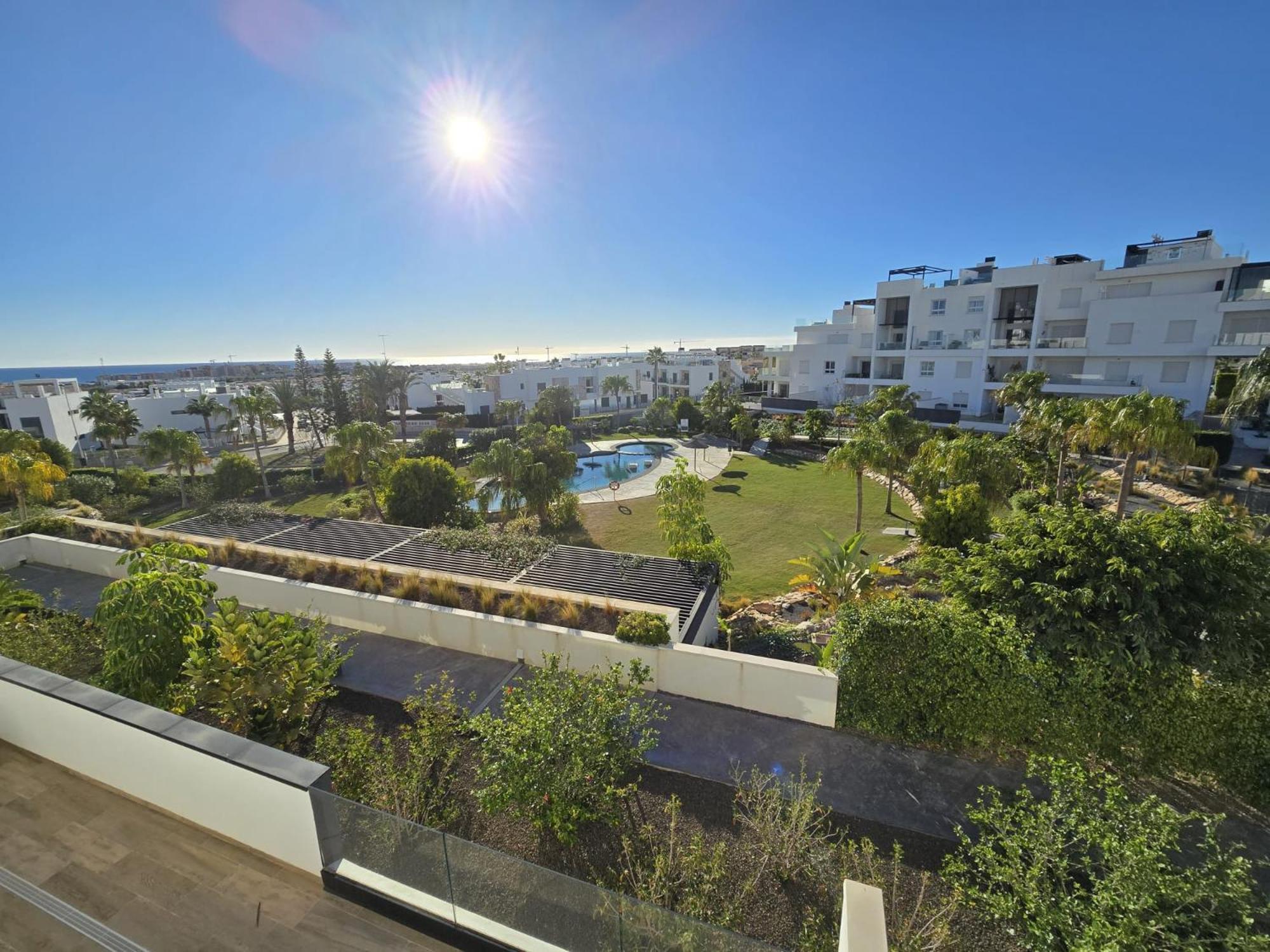 Nice 2 Bedroom Bali Apartment With Sea Views Торрев'єха Екстер'єр фото