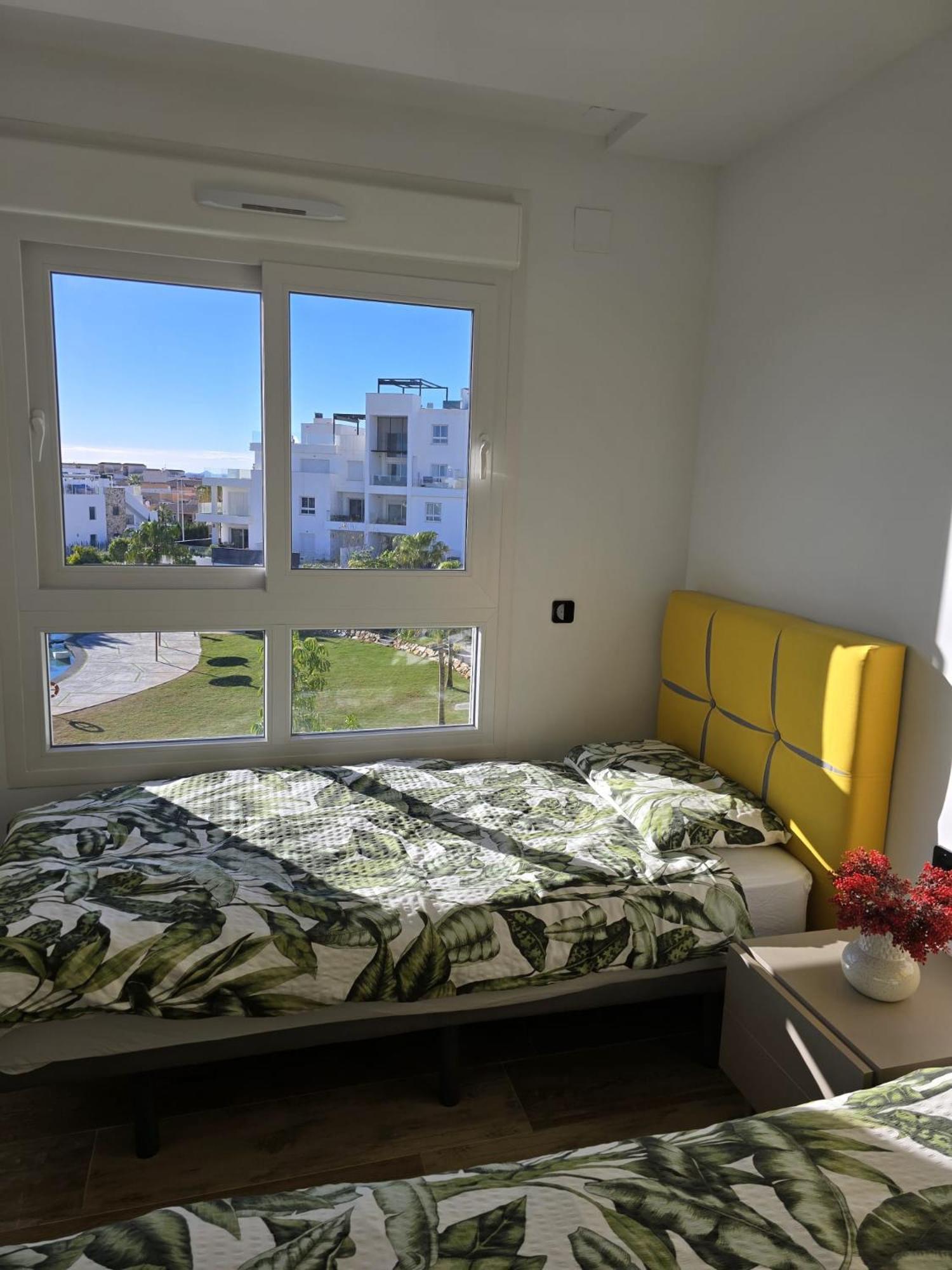Nice 2 Bedroom Bali Apartment With Sea Views Торрев'єха Екстер'єр фото