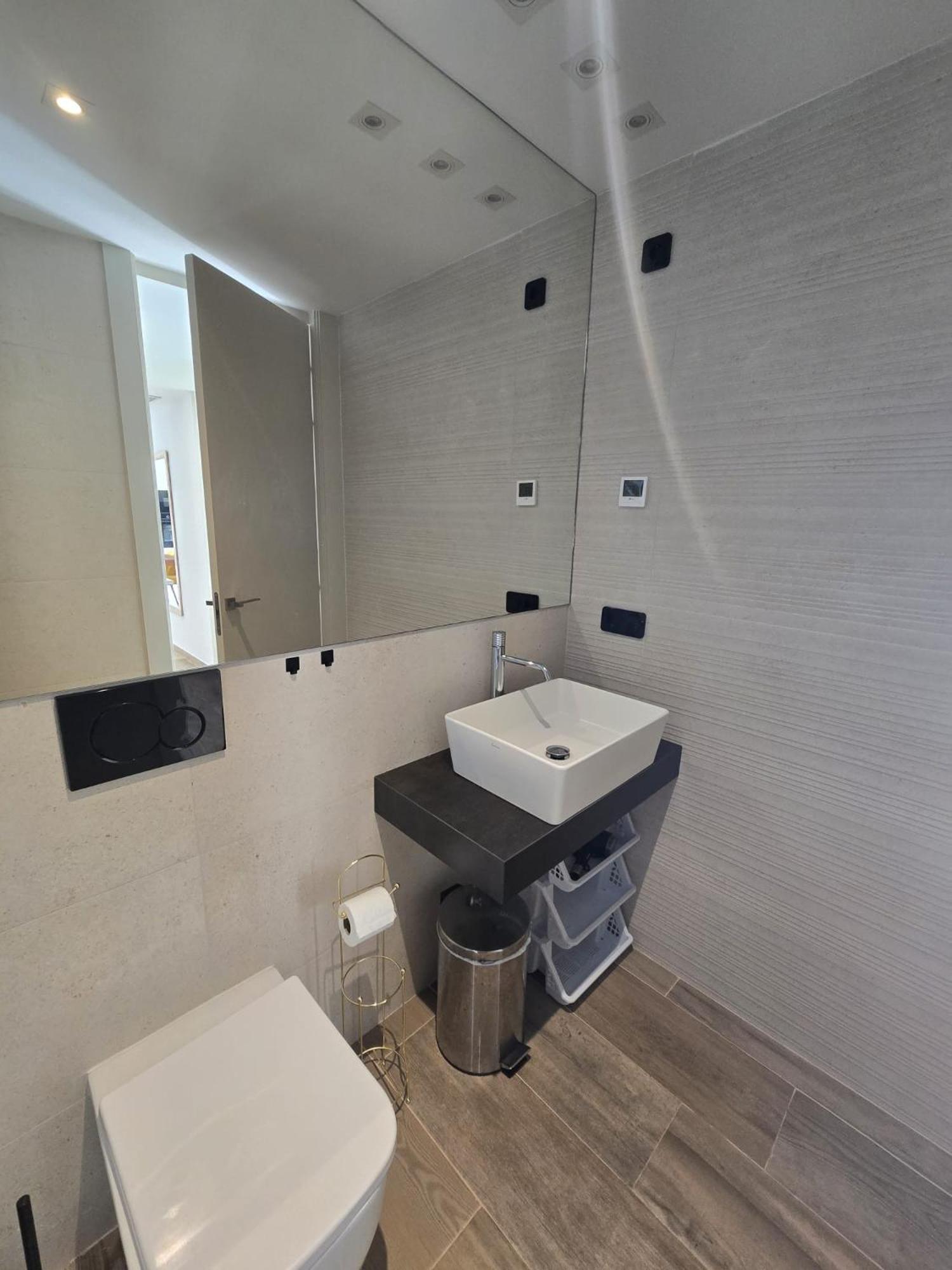 Nice 2 Bedroom Bali Apartment With Sea Views Торрев'єха Екстер'єр фото