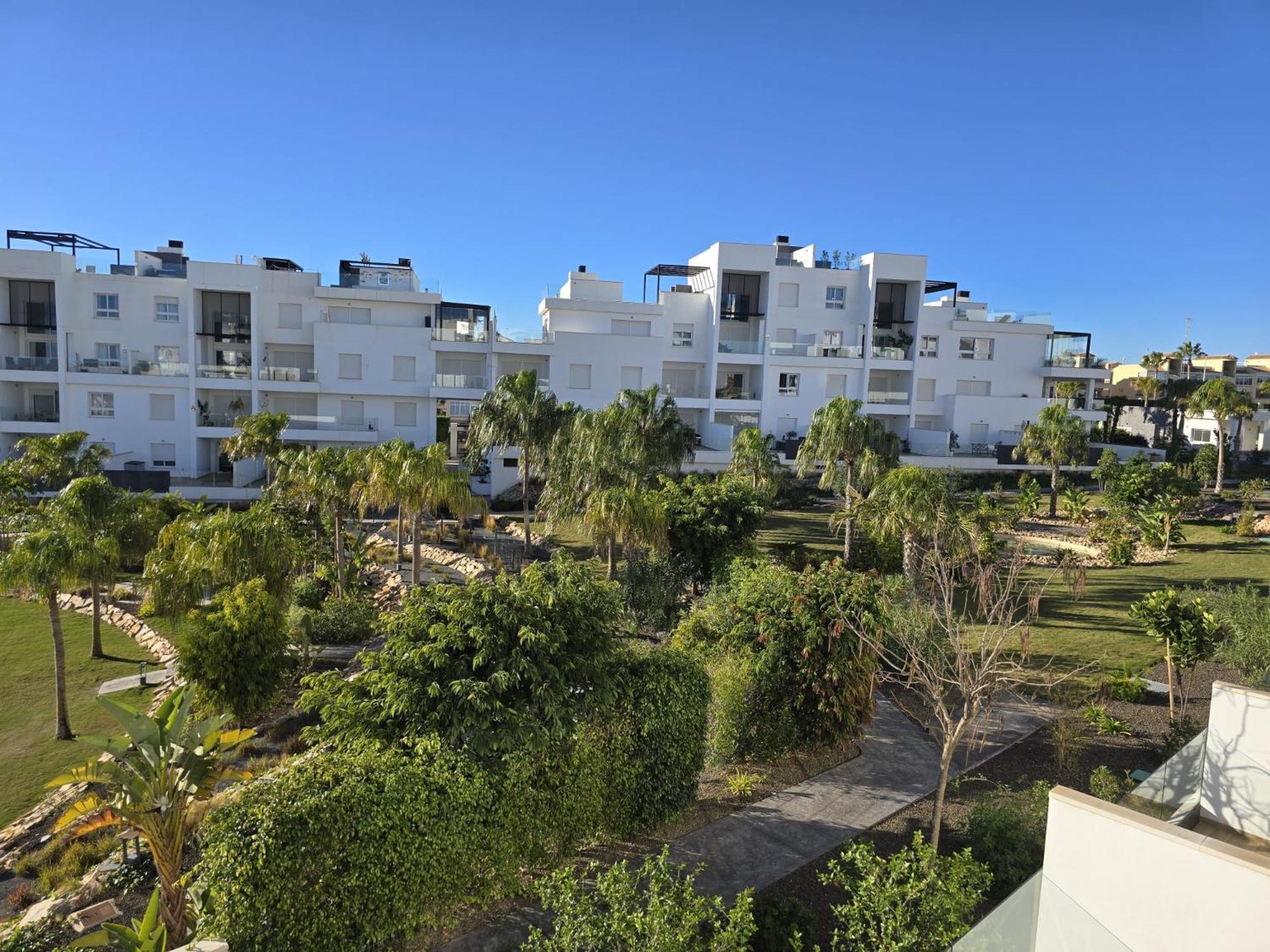 Nice 2 Bedroom Bali Apartment With Sea Views Торрев'єха Екстер'єр фото