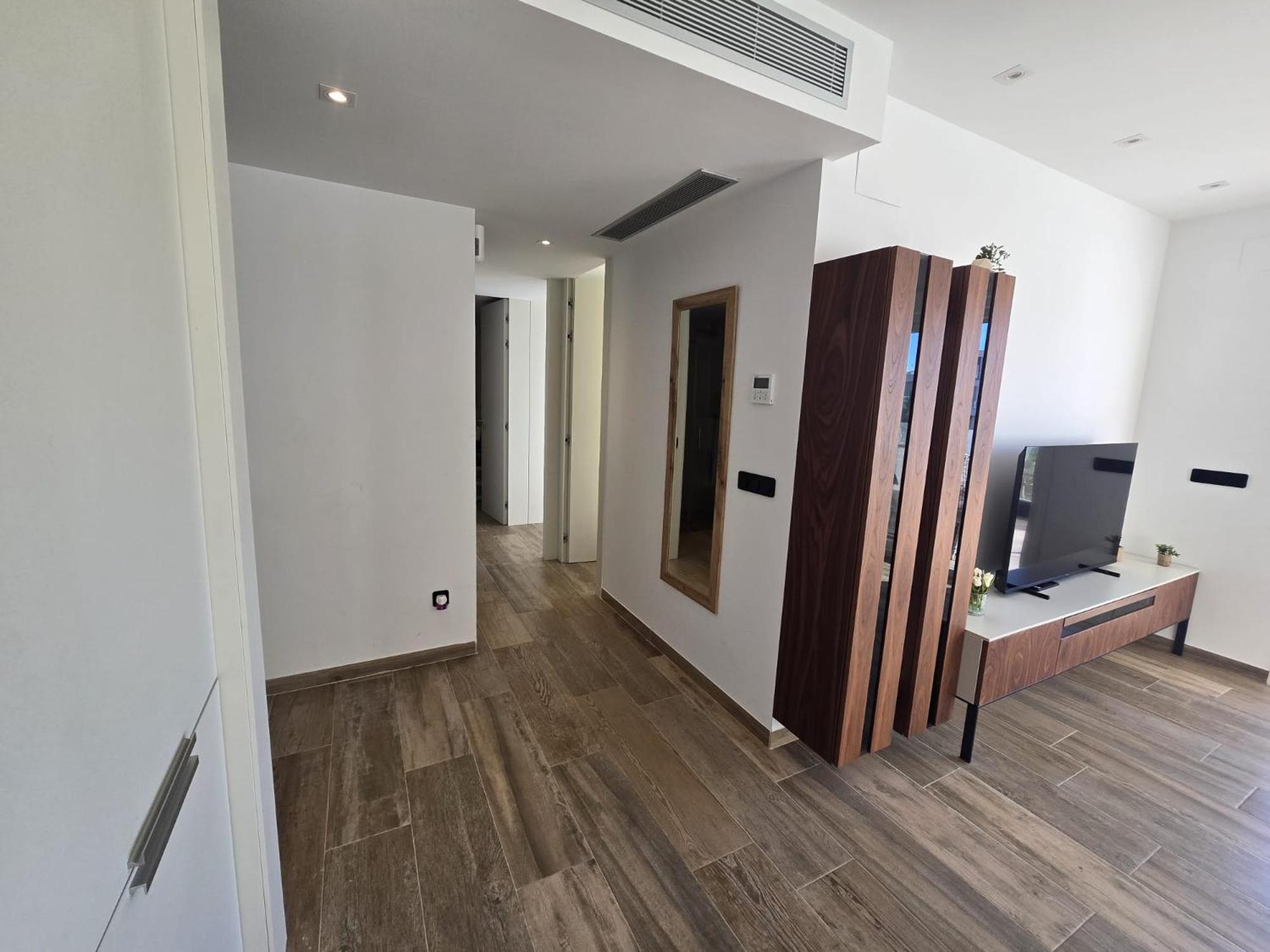 Nice 2 Bedroom Bali Apartment With Sea Views Торрев'єха Екстер'єр фото