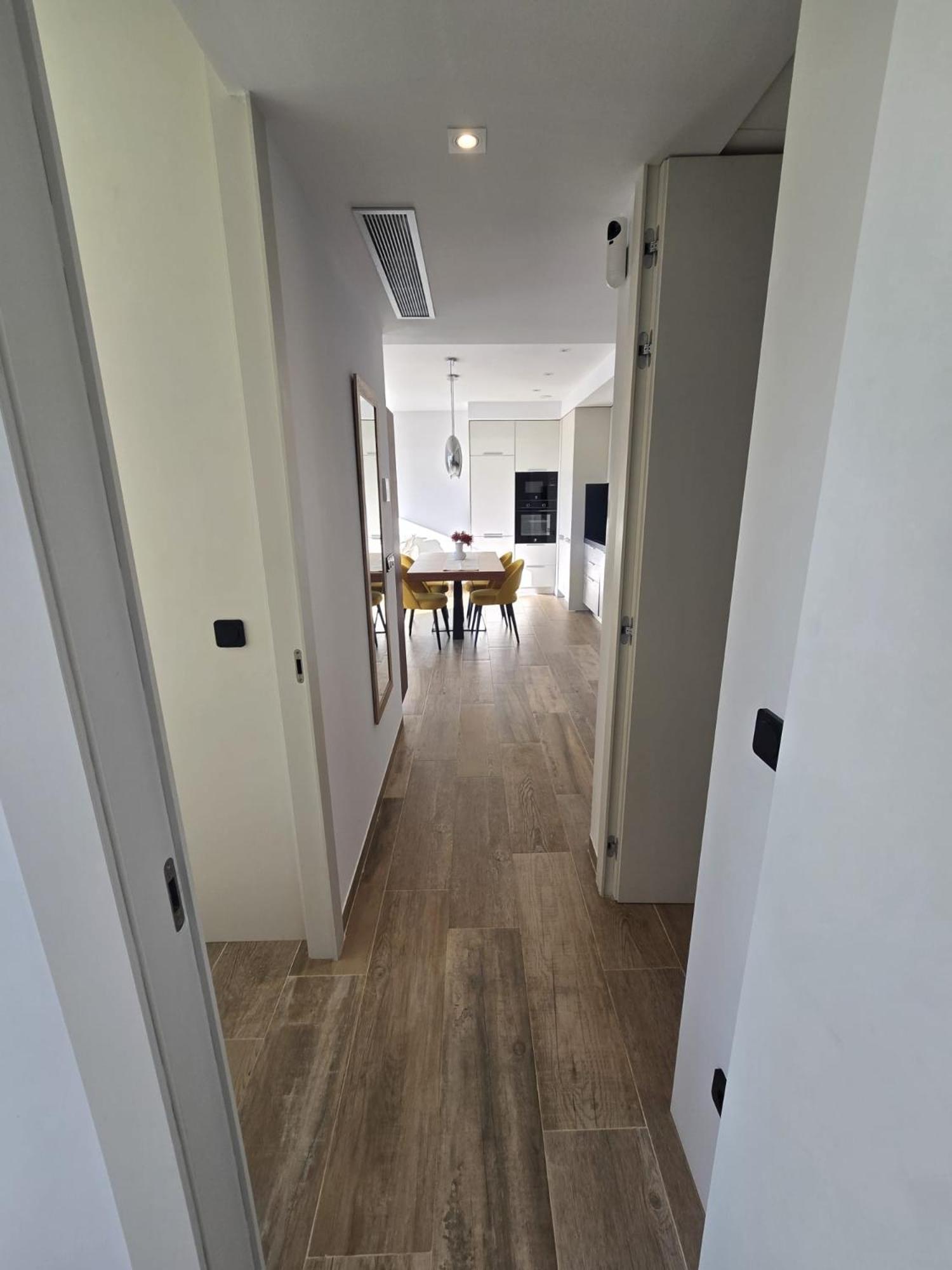 Nice 2 Bedroom Bali Apartment With Sea Views Торрев'єха Екстер'єр фото
