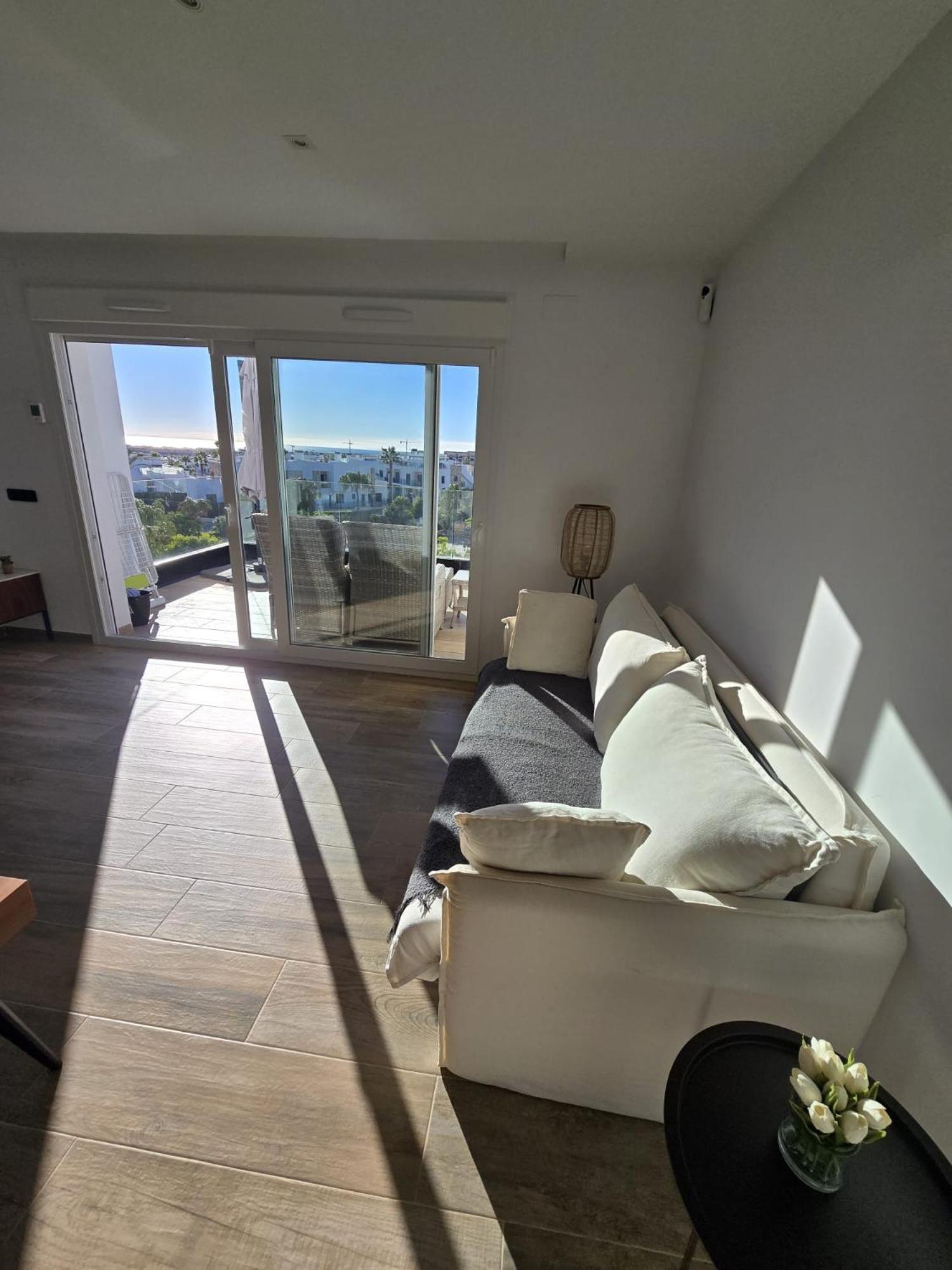 Nice 2 Bedroom Bali Apartment With Sea Views Торрев'єха Екстер'єр фото