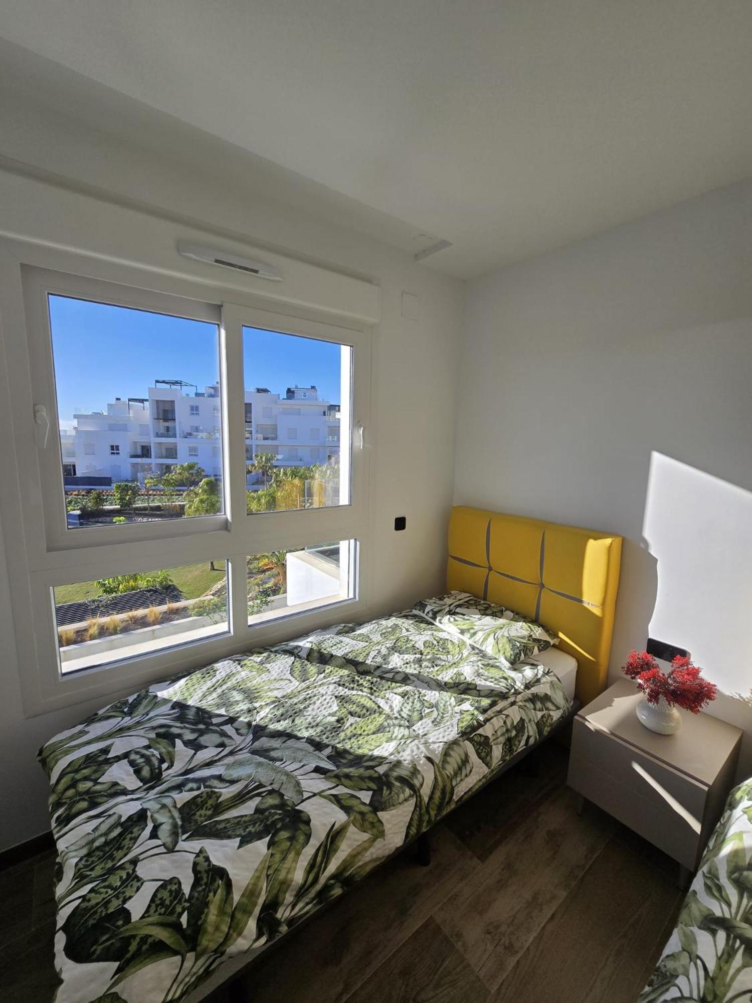 Nice 2 Bedroom Bali Apartment With Sea Views Торрев'єха Екстер'єр фото