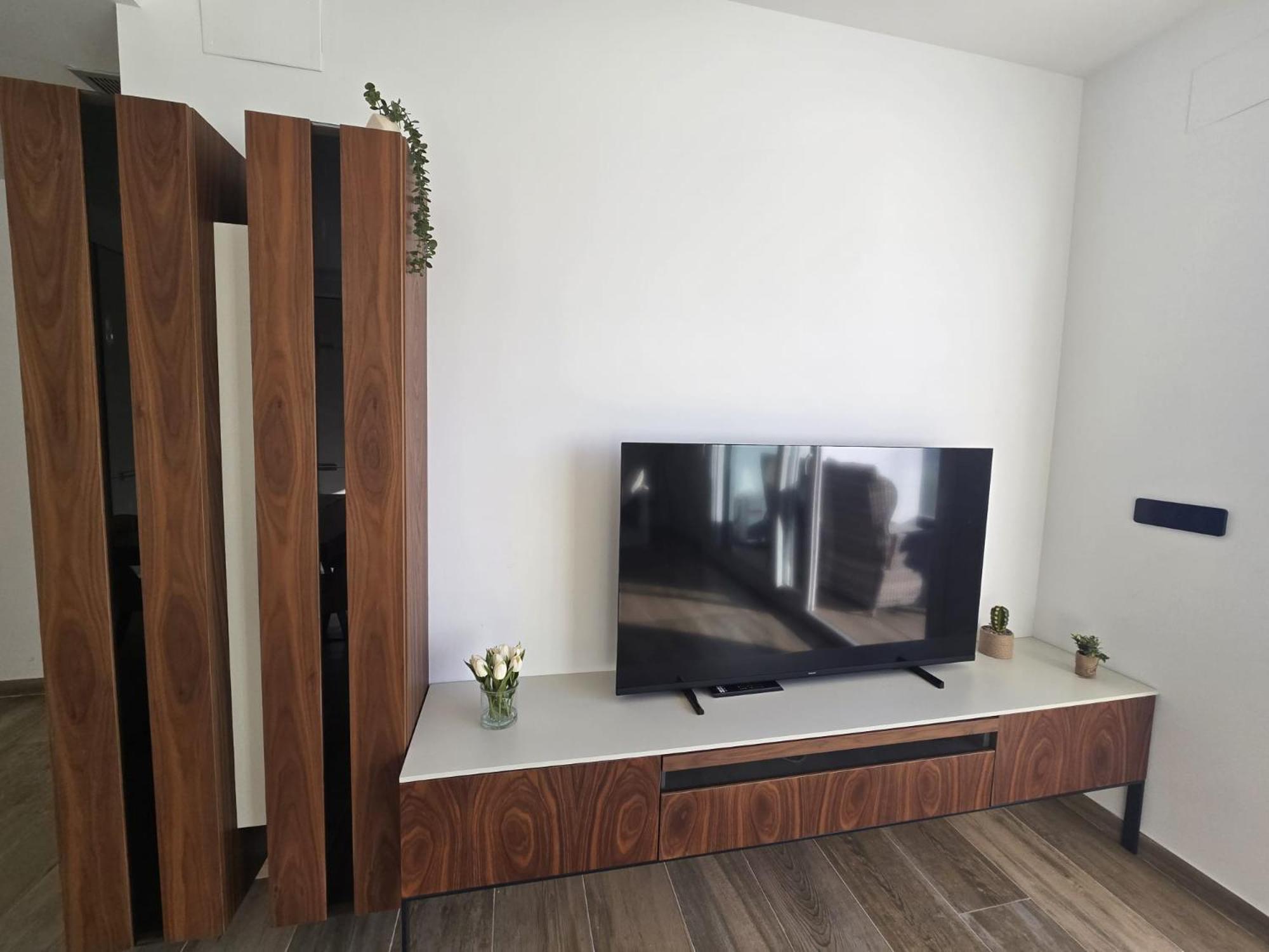 Nice 2 Bedroom Bali Apartment With Sea Views Торрев'єха Екстер'єр фото
