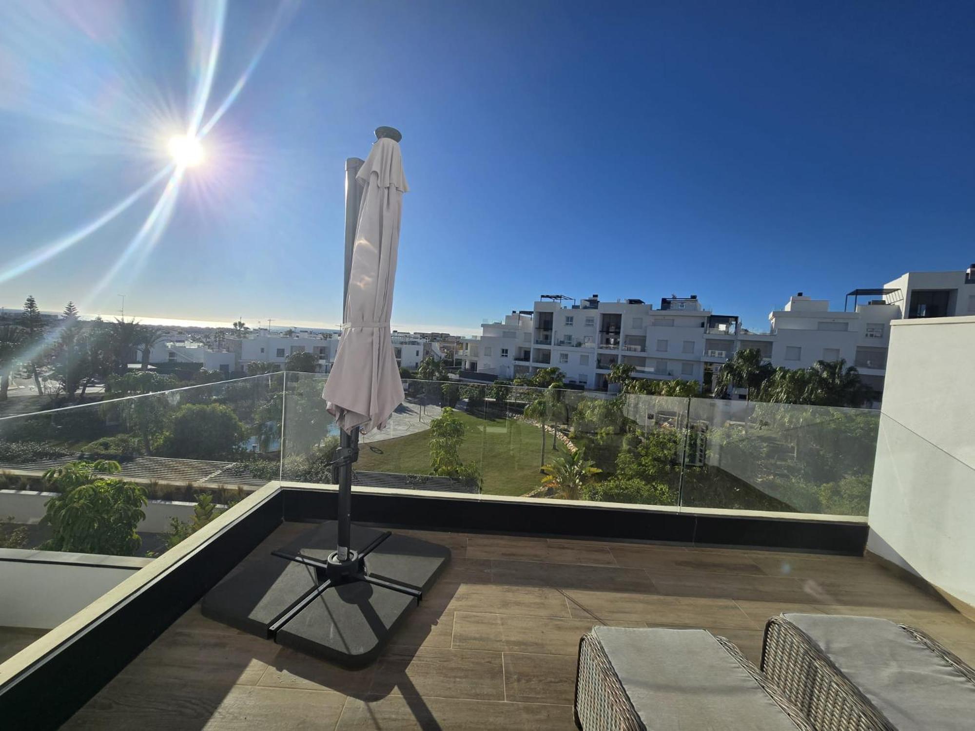 Nice 2 Bedroom Bali Apartment With Sea Views Торрев'єха Екстер'єр фото
